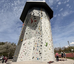 Kraxeln am Kletterturm