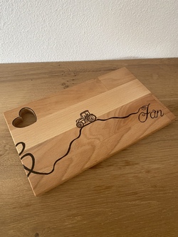 Vesperbrettle mit dem Brenneisen verzieren