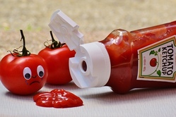 Ketchup kochen in der Lagerfeuerküche