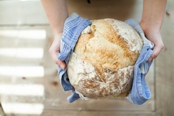 Brotbacken im Holzbackofen