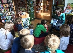 Vorlese-, Bastel- und Spielenachmittag in der Gemeindebücherei