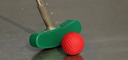 Ausflug zum Adventure-Golf oder Fußball-Minigolf