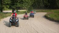 Quadfahren und Baden