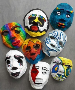 Masken aus Gips