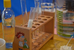Forschen mit Sprudelgas - Chemie entdecken. Experimentieren im JUZ