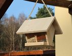 Futterhäuschen selber bauen-macht Gartenvögeln eine Freude