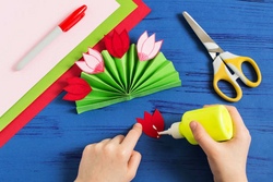 Bunte Papierfächer basteln