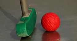 Schwarzlichtminigolf – ein leuchtendes Abenteuer