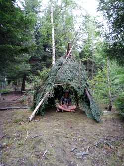 Mit dem Förster im Wald: Laubhüttenbau
