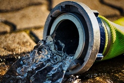 Lerne die Feuerwehr kennen und hab Spaß mit Wasser!