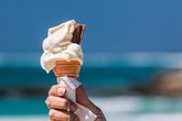 Wie kommt das Eis in die Theke 6?