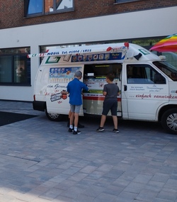 Gutschein für eine Eiskugel auf dem Kinderfestival