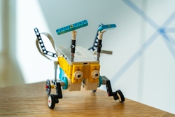 Lego bauen und programmieren