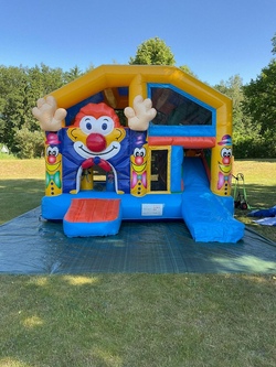 Ferienspaß im Naturbad Zeven mit einer Hüpfburg für alle Kinder!
