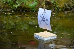 Boote basteln und Steine bemalen