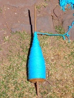 Termin 1: Wolle spinnen mit der Handspindel - Wir fertigen eine Spindel an und spinnen feine Wolle