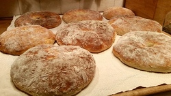 Brotbacken im Hirtenmuseum