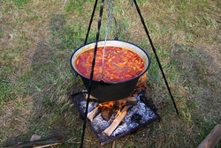 Kochen auf dem Dreibein