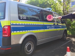 BESUCH BEI  DER  POLIZEI