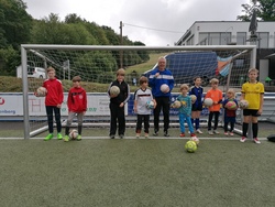Fußball für alle, die Spaß daran haben, mit anschließendem Grillen 