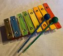Wir bemalen ein kleines Holzxylophon