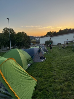 Zelten am Fuße des Viechbergs