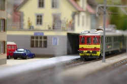Modelleisenbahn bauen und Spiele
