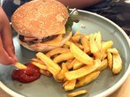 Burger + Pommes