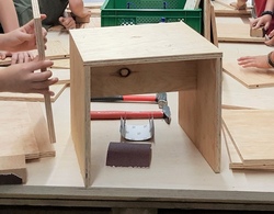 Wir bauen ein Möbelstück