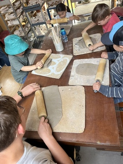 Zwergenhaus und Zaunhocker f&uuml;r den Waldkindergarten