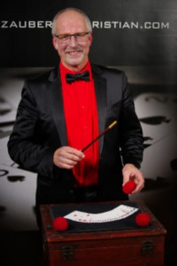 Lass Dich verzaubern - Zauberer Christian kommt nach Thanndorf