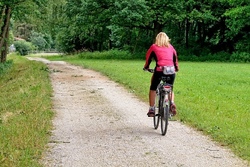 Radeln und klettern im Freien