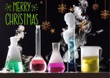 Glitzernde Weihnachten mit feurigem Funkenflug und eiskaltem Kunstschnee
