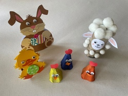 Festlich gedeckter Tisch zu Ostern und Muttertag