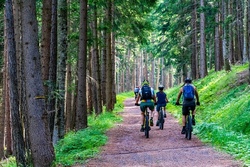Fahrradspa&szlig; im Wald und auf dem Sportplatz, Wingst