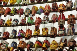 Afrikanische Masken aus Eierschachteln basteln!