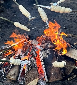 Nachtwanderung zum "Goldhut" mit Lagerfeuer, Stockbrot und W&uuml;rstchen