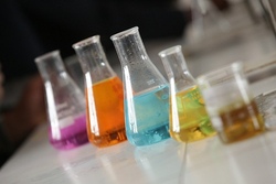 Sommerferien Woche 5 Kaleidoskop: Neugier hoch 10 - Die Welt der Experimente 