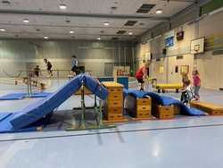 Erlebnislandschaft in der Turnhalle