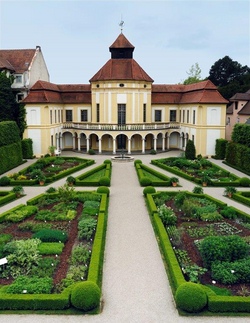 Entdeckungsreise durch den Arzneipflanzengarten mit Bastelaktion