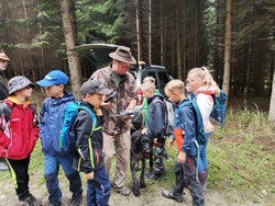 Mit dem Jäger in den Wald