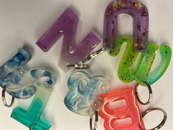 Epoxidharz-Aktion: Untersetzer und Figuren selbst gestalten