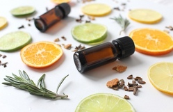 Ätherische Öle für Kinder, Handmassage lernen + Roll on oder Spray herstellen