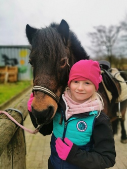 Mit dem Pony in die Ferien Reiten!