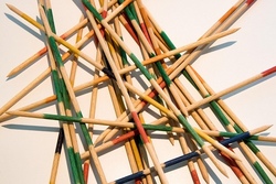 Naturspiele -  Mikado, Memory und Knete aus Sand