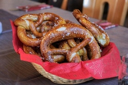 Brezen backen bei der B&auml;ckerei Mayr