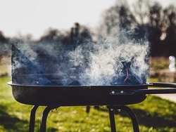 Grillparty vor dem Jugendraum