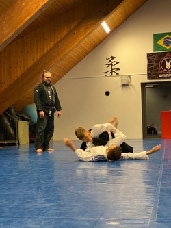  Vom Stubenhocker zum Bodenrocker - Selbstverteidigung mit Bodenkampf 