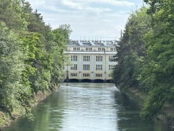 Wasserkraft erleben - Wir besuchen und bauen ein Wasserkraftwerk