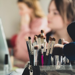 Teenie Schminkkurs &ndash; altersgerecht, nat&uuml;rlich & voller Spa&szlig;!